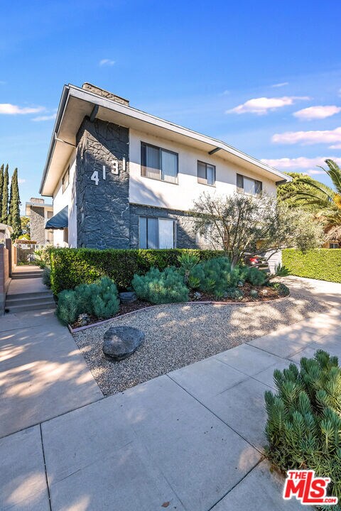 Foto principal - 4131 Warner Blvd
