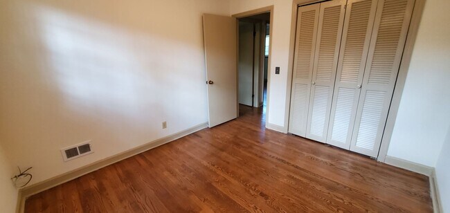Building Photo - 6420 Cloverdale Dr