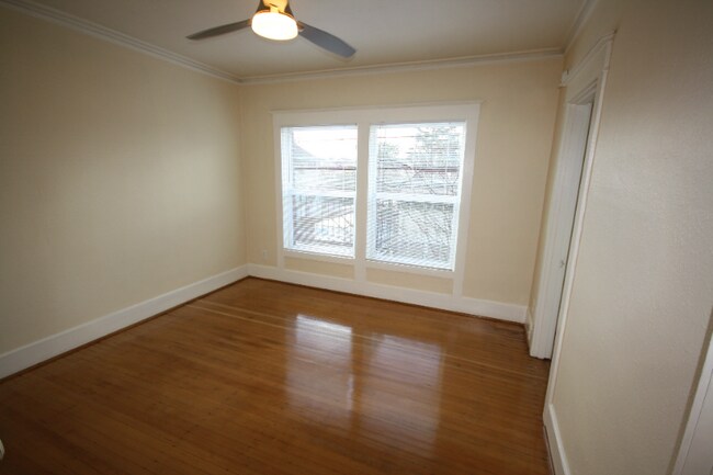 Building Photo - 910 SE 37th Ave