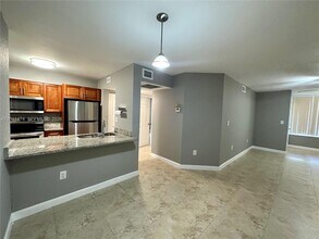 Building Photo - 2841 N Oakland Forest Dr