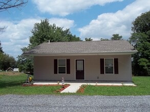 Building Photo - 10 Locust Ln