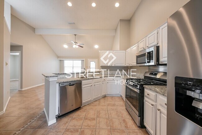 Building Photo - Beautiful 4 Bedroom in Cedar Hill!