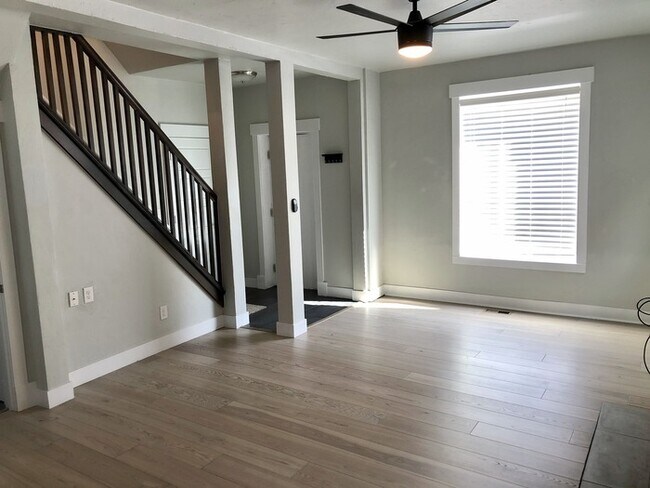Building Photo - Gorgeous Victorian Home in Denver