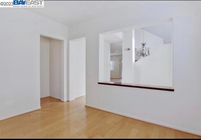 Foto del edificio - 557 Stetson Dr