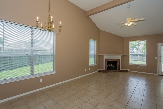 Foto del edificio - 20126 Rolling Hills Ln