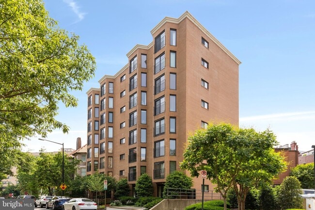 Building Photo - 2012 Wyoming Ave NW