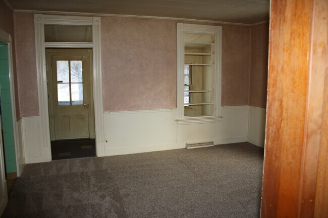 Building Photo - 549 E Main St