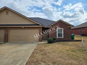 Building Photo - 3004 Palomino Trail