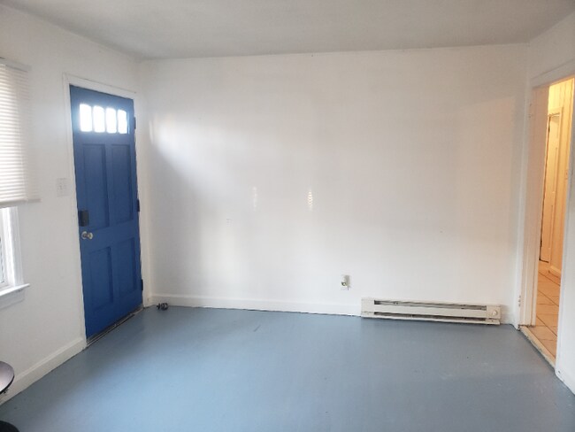 Building Photo - 832 Barney Ave