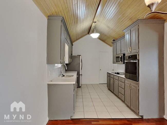 Building Photo - 1953 Kings Canyon Cir