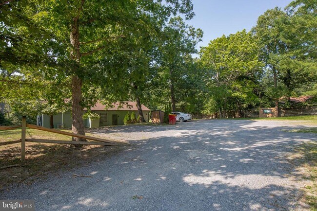 Foto del edificio - 115 Old Bridge Rd