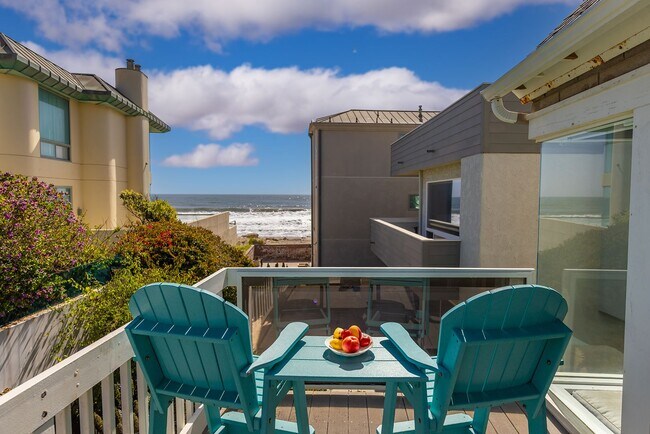 Foto del edificio - Steps to the Sand available 10/10/25