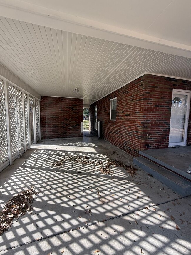 Building Photo - Freshly Updated 3 Bedroom 1 Bathroom Home in Decatur!