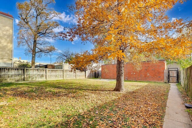 Photo - 8611 Flower Ave - Unit 1  - Sunny 2 Bed in Tacoma Park!  Pet’s Allowed! Parking! Apartment