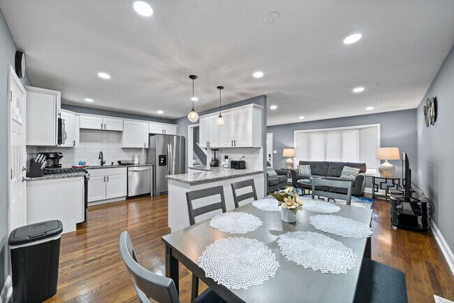 Foto del edificio - 3755 W 75th Ct