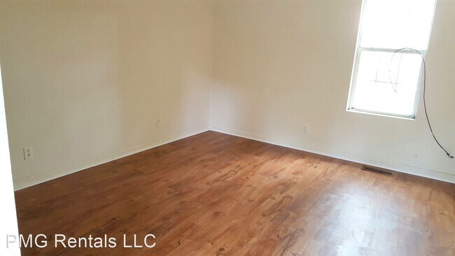 Foto del edificio - 4 br, 2 bath Room For Rent - 30 University Pl