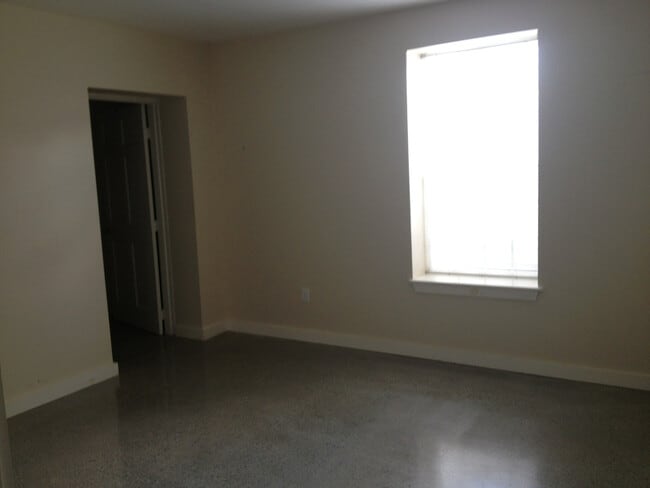 Building Photo - 55 Wellsprings Ln
