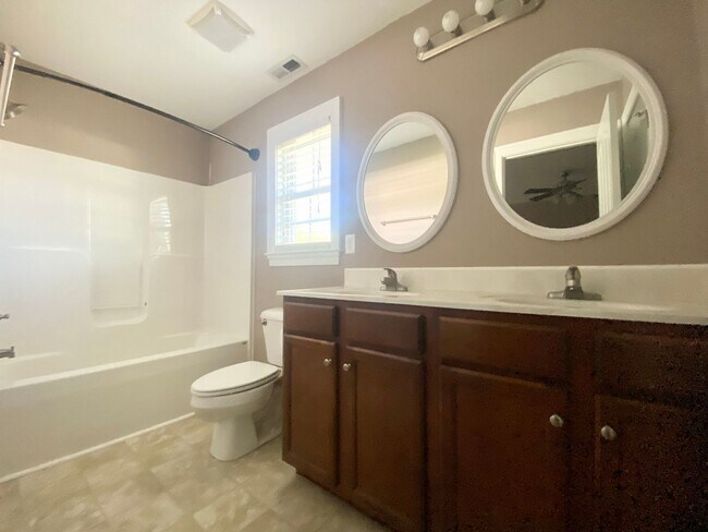 Foto del edificio - 532 Millbrooke Cir
