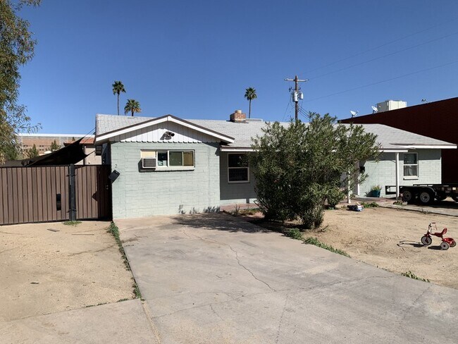 Building Photo - 454 W 9th St