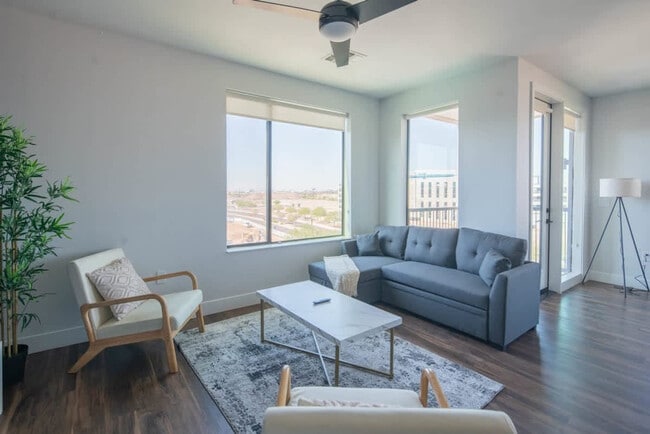 Building Photo - 701 W Rio Salado Pkwy