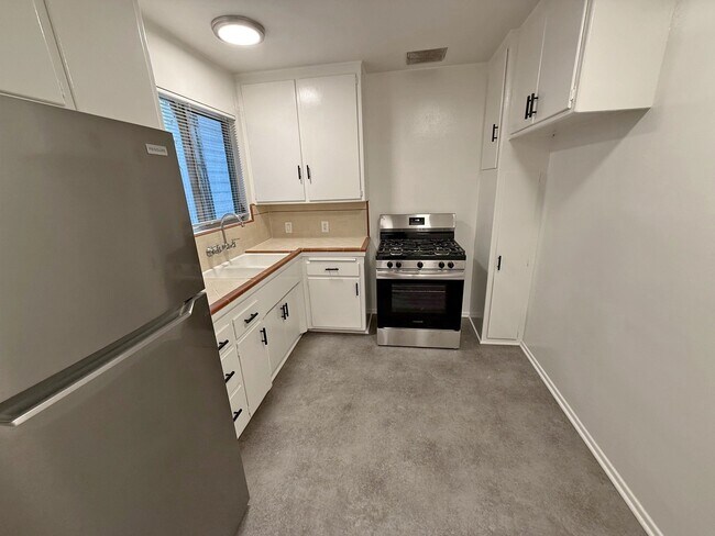 Foto del edificio - 1236 N Sweetzer Ave