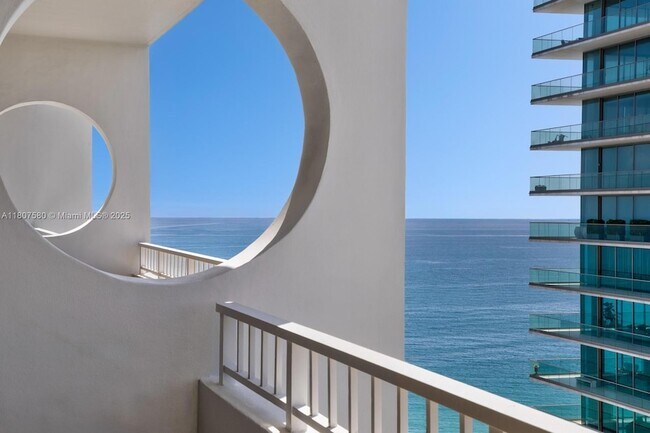 Foto del edificio - 10205 Collins Ave