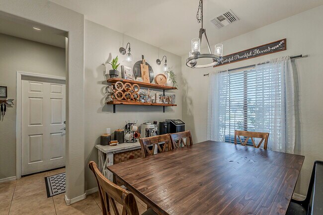 Foto del edificio - 11125 E Sutter Ave