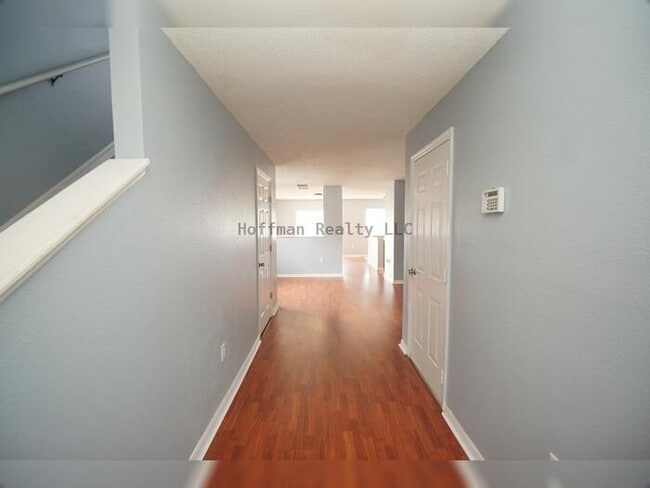 Building Photo - Spacious 3-Bedroom Townhome in Tampa