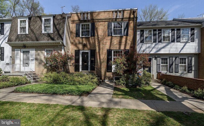 3555 Hamlet Pl Unit 303, Chevy Chase, MD 20815 Condo for