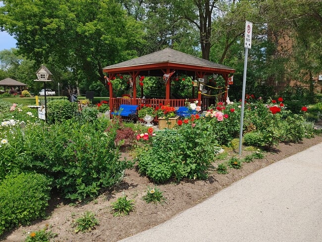 1 of 3 gazebo's - 397 Vine St