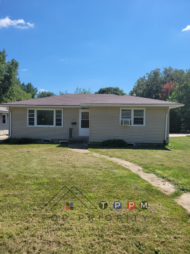 Primary Photo - 3 Bedroom | 1 Bathroom Duplex in Cedar Fal...