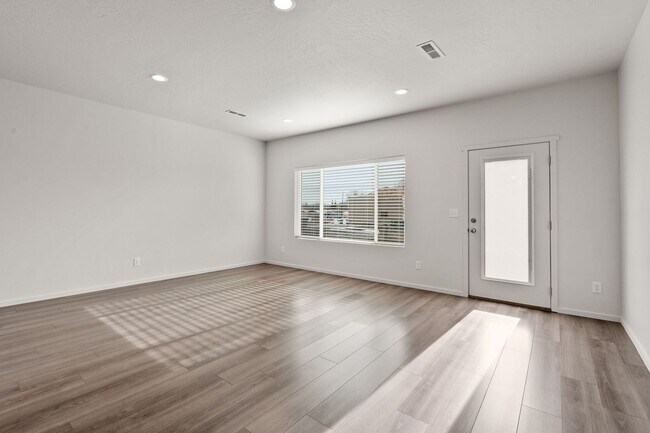 Foto del edificio - 4808-4810 E Fairview Ave