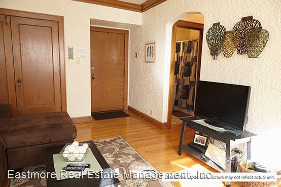 Foto del edificio - 4474 N Oakland Ave