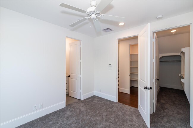 Building Photo - 3821 N Braeswood Blvd