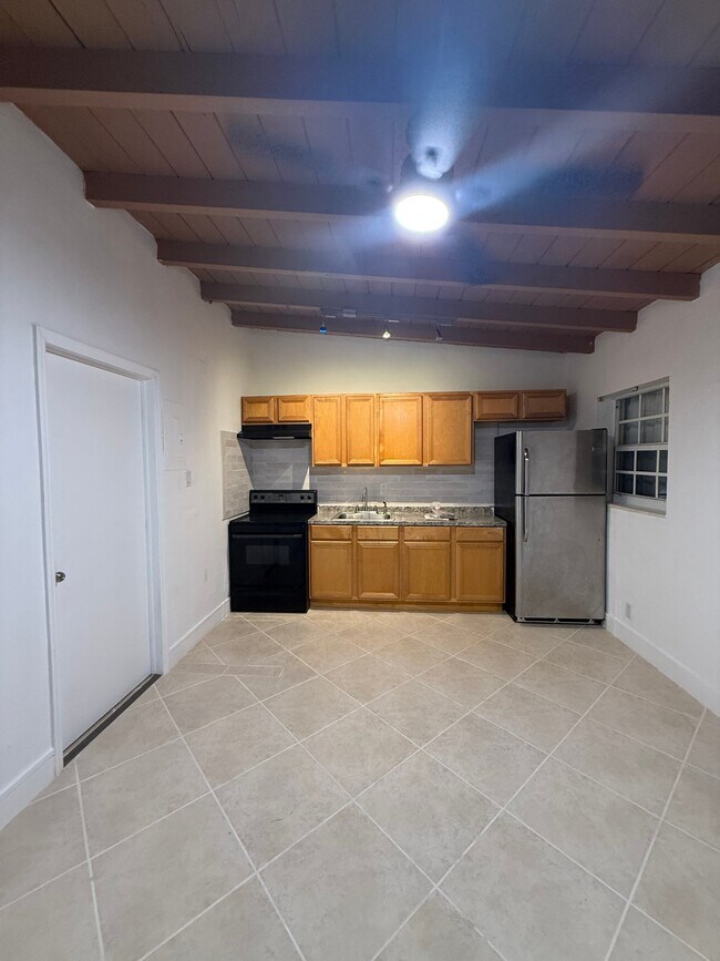 Foto del edificio - 1421 N Andrews Ave