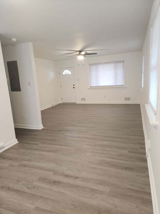 Foto del edificio - Fully Renovated 2 Bedroom Duplex!