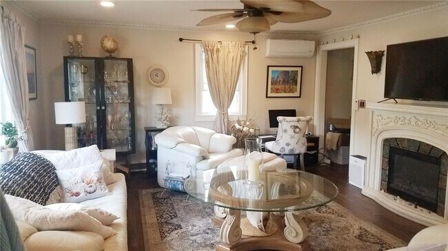 Building Photo - 21-23 Shield St