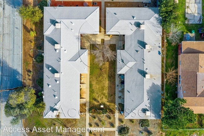 Building Photo - 876 Wellwood Ave