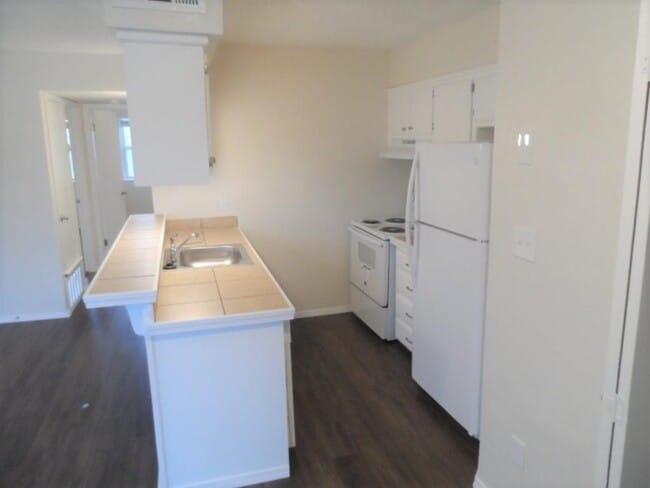 Foto del edificio - 1331 Glen Oaks Ct