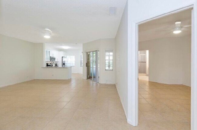 Building Photo - 6664 Via Regina