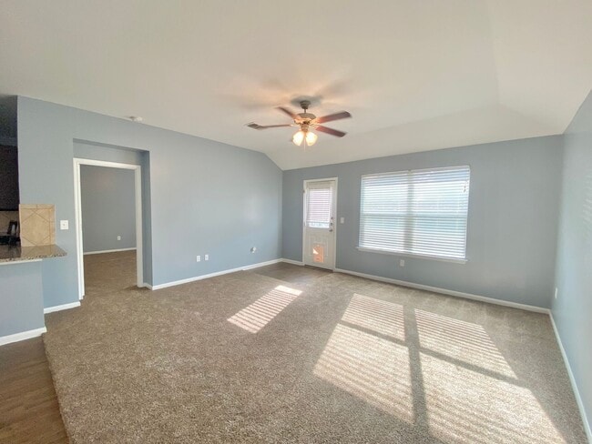 Building Photo - 4 Bed 2 Bath in Manor Tx