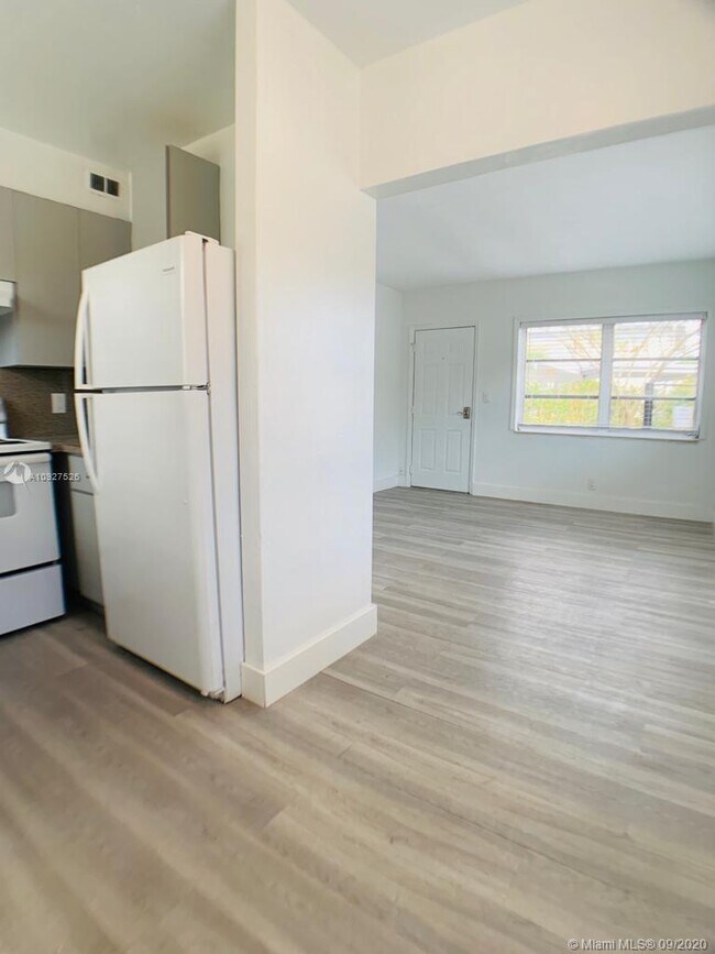 Foto del edificio - 1035 NE 8th Ave