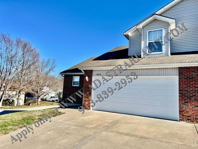 Building Photo - Beautiful 3 Bed 2 Bath Story and a Half Du...