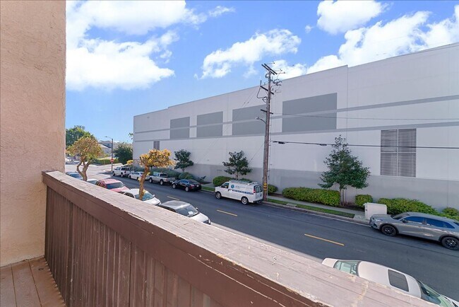 Building Photo - 719 N Eucalyptus Ave