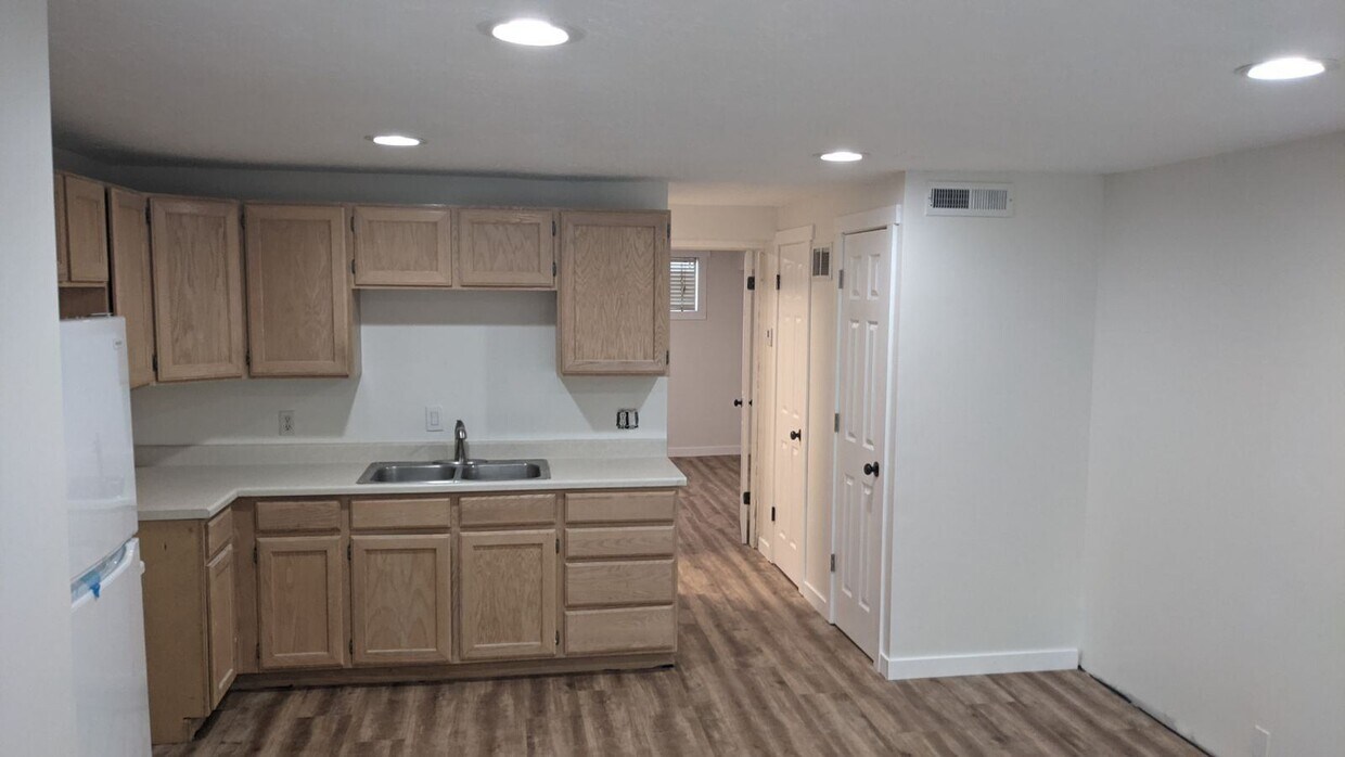 Remodeled apartment - 159 W 200 S