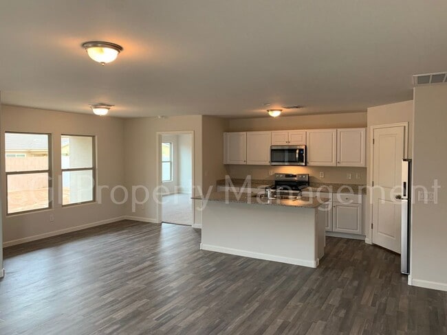 Building Photo - BEAUTIFUL HOME READY FOR MOVE IN!!!