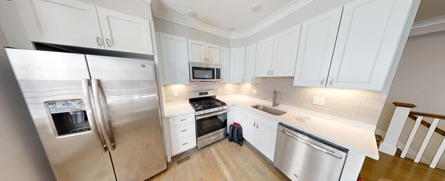 Building Photo - 79 Linden St