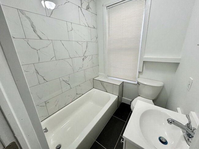 Building Photo - 2554 N Sartain St