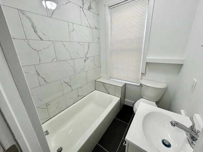 Foto del edificio - 2554 N Sartain St