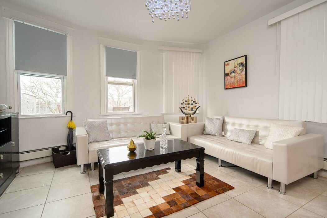 Primary Photo - 6313 Boulevard E